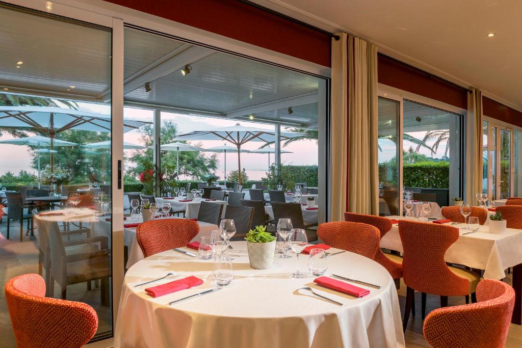Restaurace v ubytování Hôtel La Réserve