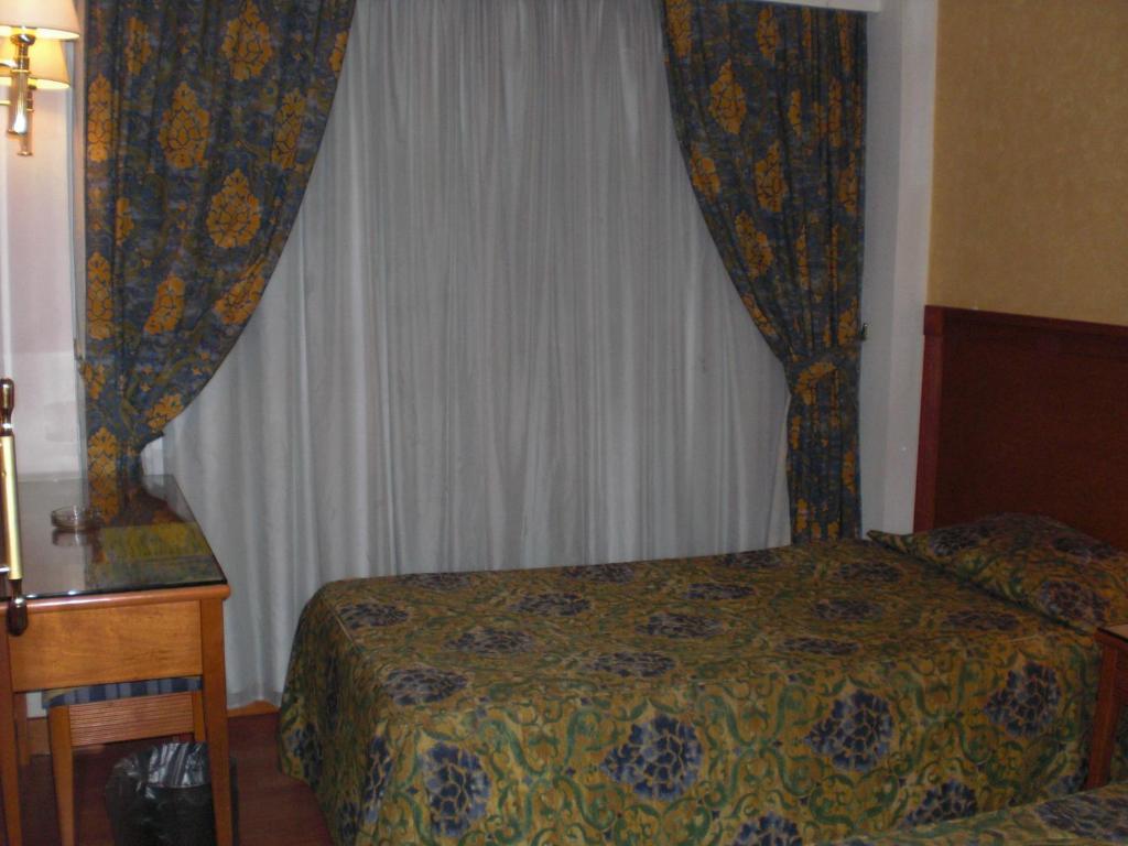 Postel nebo postele na pokoji v ubytování Philippe Luxor Hotel