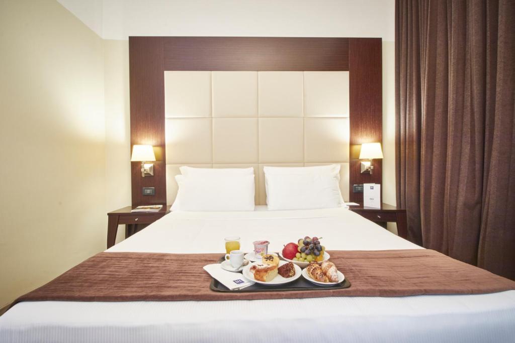iH Hotels Milano Watt 13客房内的一张或多张床位