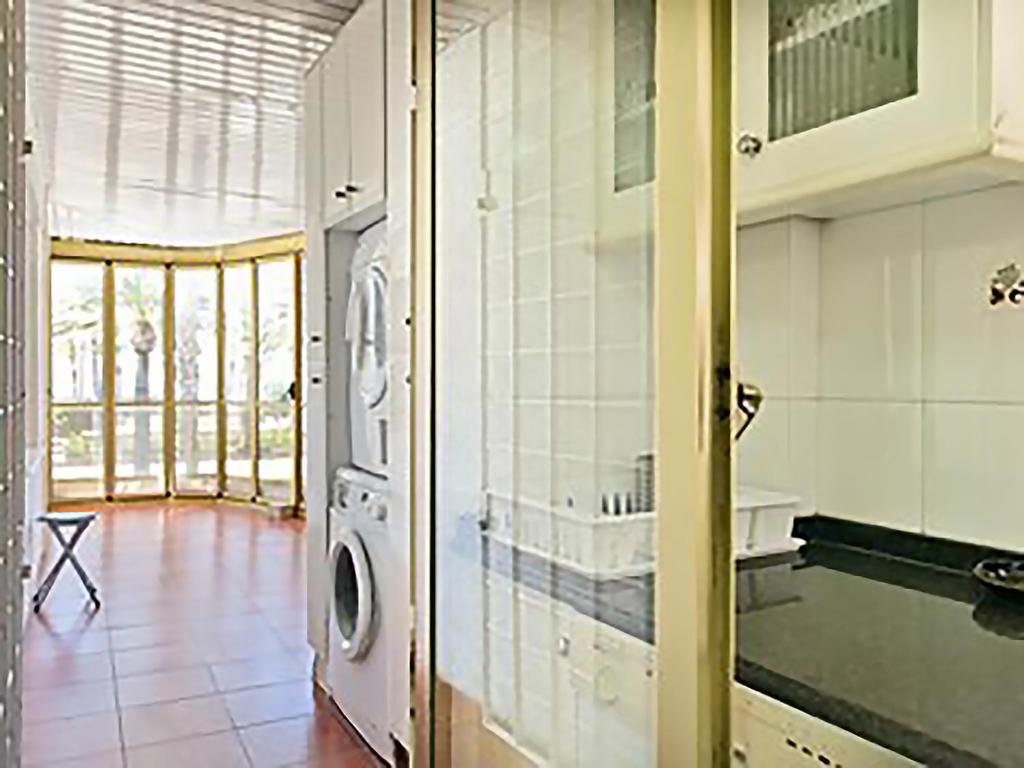 Kuchyň nebo kuchyňský kout v ubytování APARTMENT SALOU MAIN BEACH