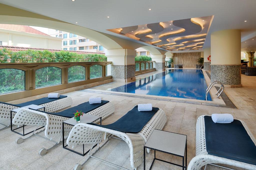 Bazén v ubytování Sherwood Suites nebo v jeho okolí