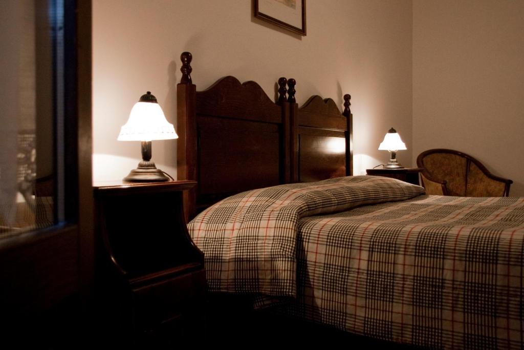 Postel nebo postele na pokoji v ubytování LH Albergo il Paradiso