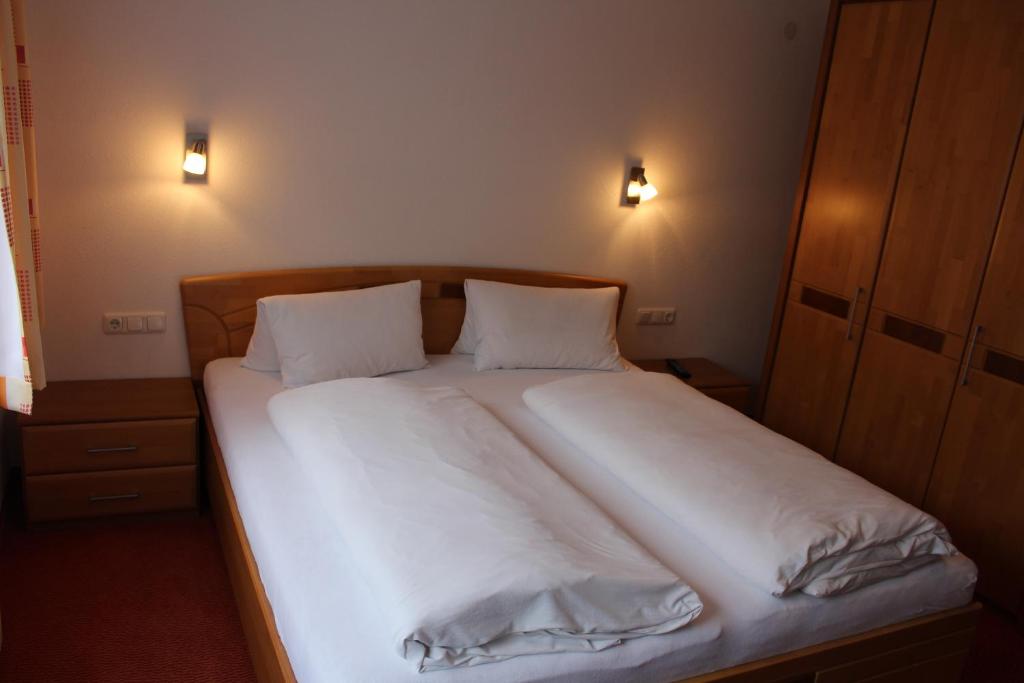 Postel nebo postele na pokoji v ubytování Haus Birgit