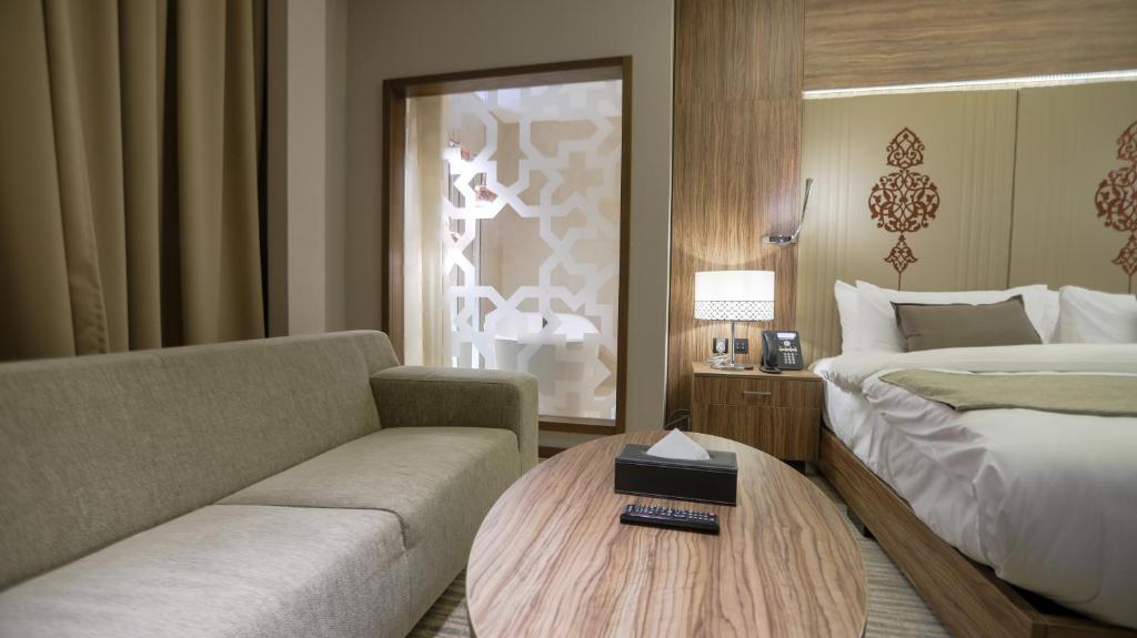 Postel nebo postele na pokoji v ubytování V Boutique Hotel