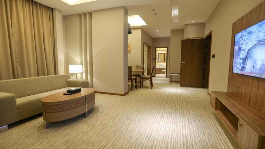TV a/nebo společenská místnost v ubytování V Boutique Hotel