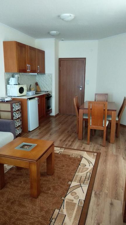 Kuchyň nebo kuchyňský kout v ubytování Ski Apartment D50 Cedar Lodge 4