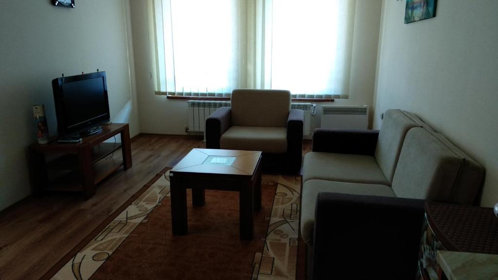 TV a/nebo společenská místnost v ubytování Ski Apartment D50 Cedar Lodge 4