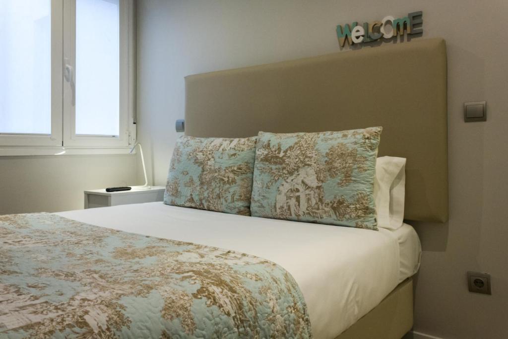 A bed or beds in a room at Arenal Suites Preciados