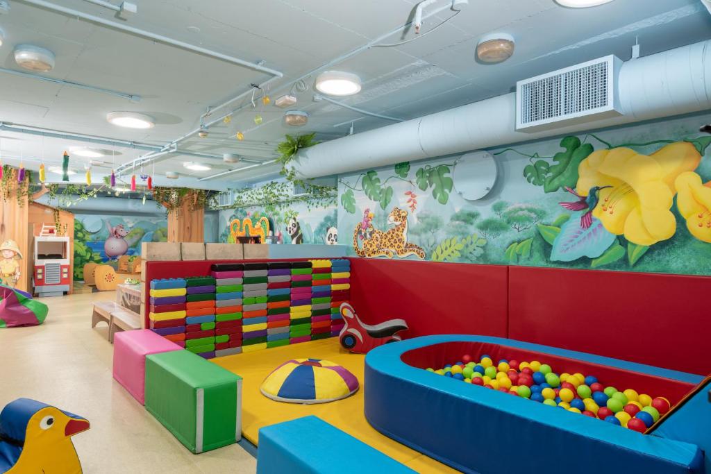Dětský klub v ubytování Leonardo Royal Resort Eilat