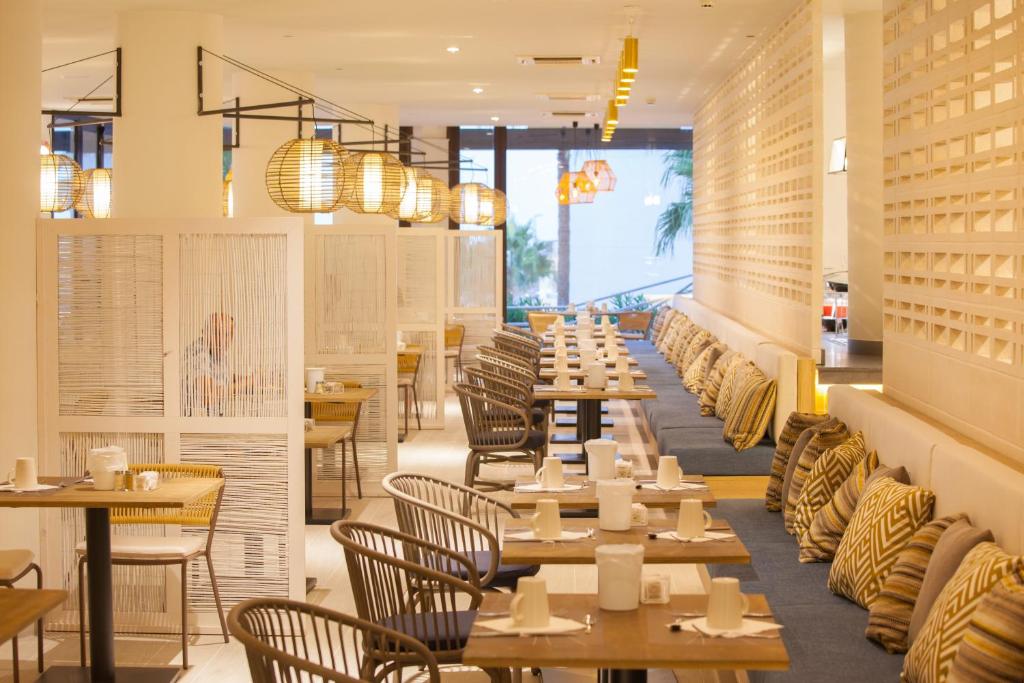 Restaurace v ubytování Corallium Dunamar by Lopesan Hotels - Adults Only