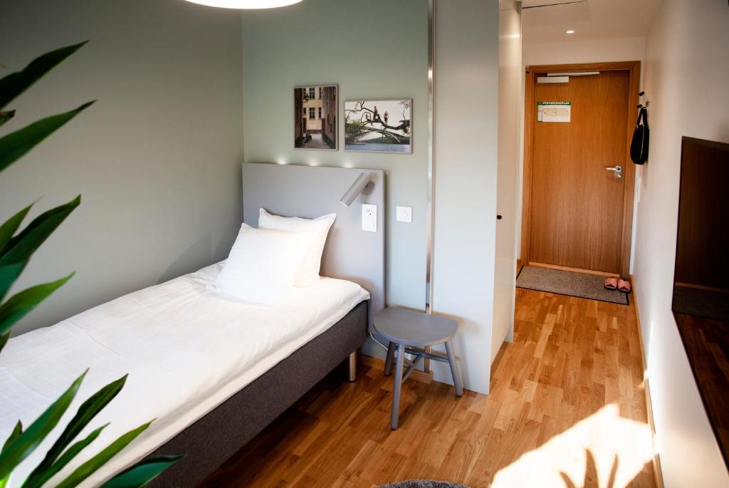 Postel nebo postele na pokoji v ubytování First Hotel The Studio