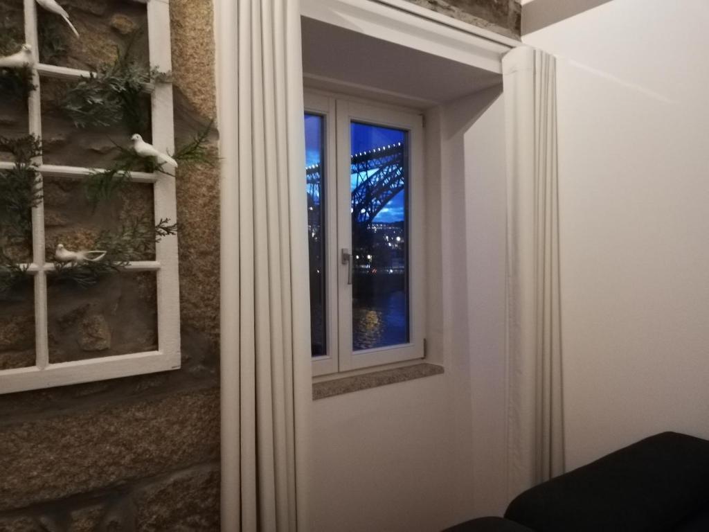 
a window with a picture of a cat on it at Red House By The River in Porto
