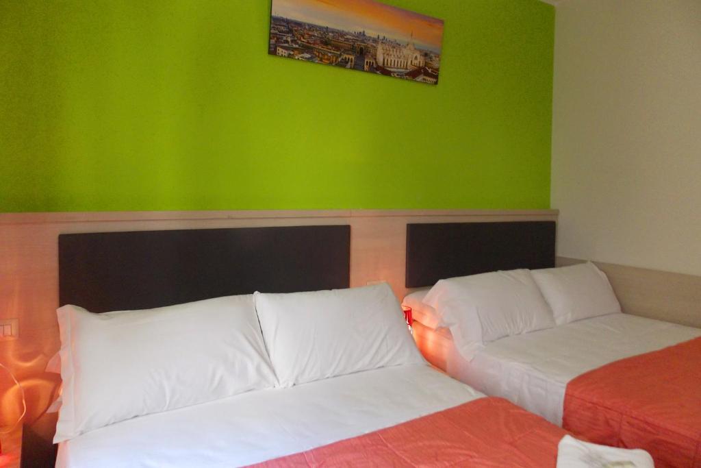 Postel nebo postele na pokoji v ubytování Hotel Midtown Milano