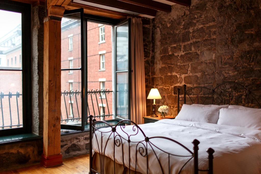 Auberge du Vieux Port by Gray Collection - Signature King Room With St. Paul Street View