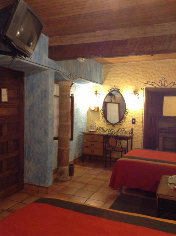 TV a/nebo společenská místnost v ubytování Hotel Los Escudos