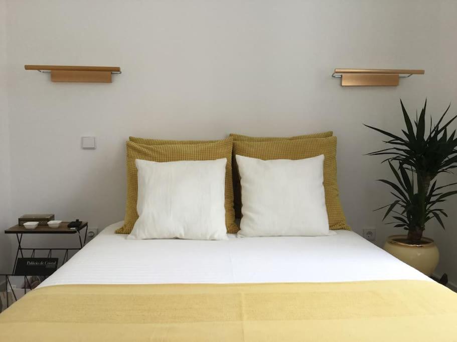 Postel nebo postele na pokoji v ubytování Amélia, cosy apartment, 50m2, Oporto Downtown