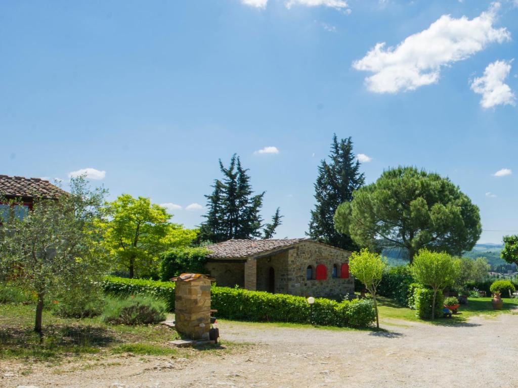 een huis in een tuin met een tuin bij Holiday Home Badia a Passignano-2 by Interhome in Badia A Passignano