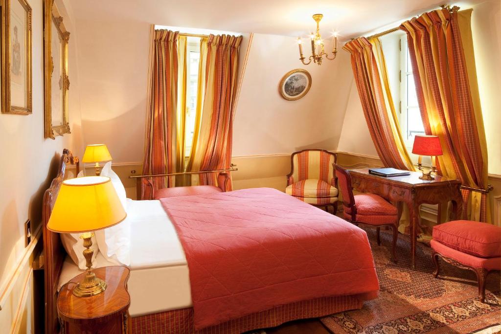 Postel nebo postele na pokoji v ubytování Hotel Luxembourg Parc