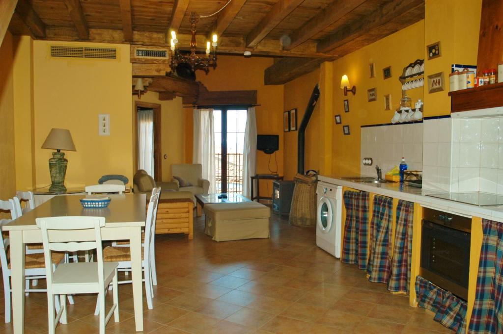 Kuchyňa alebo kuchynka v ubytovaní Casa Rebollares Ii