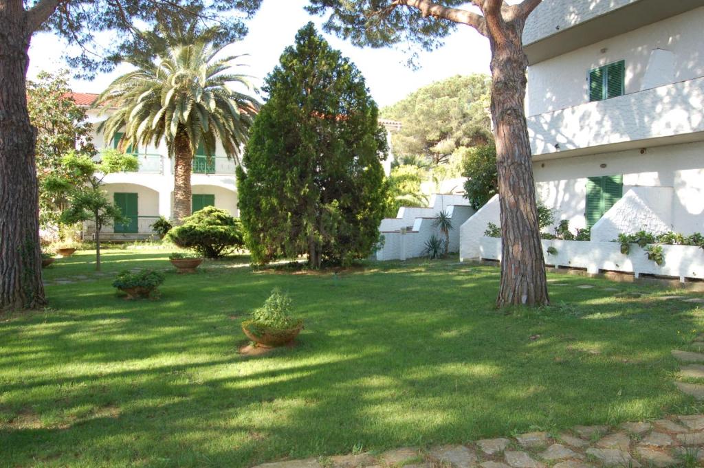 A garden outside Hotel Marelba