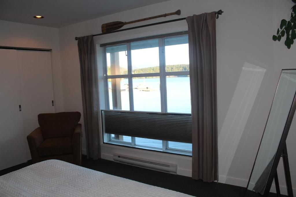 Postel nebo postele na pokoji v ubytování Siennas Harbour House