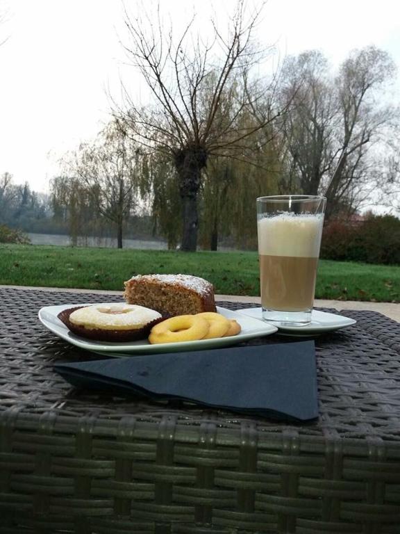 Jedlo v ubytovaní bed & breakfast alebo blízkom okolí