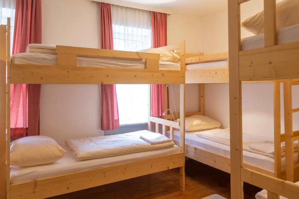 Postel nebo postele na pokoji v ubytování Hotel & Hostel Sandwirt