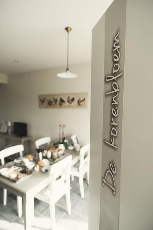TV a/nebo společenská místnost v ubytování B&B In de velden