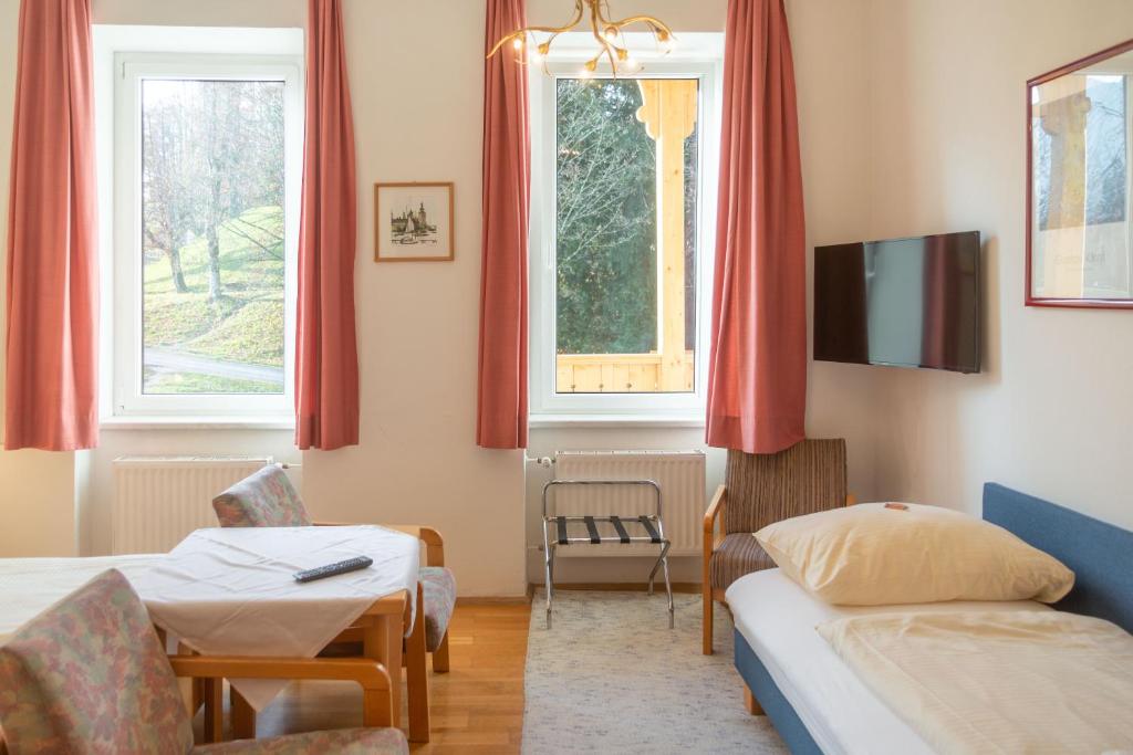 Postel nebo postele na pokoji v ubytování Hotel & Hostel Sandwirt