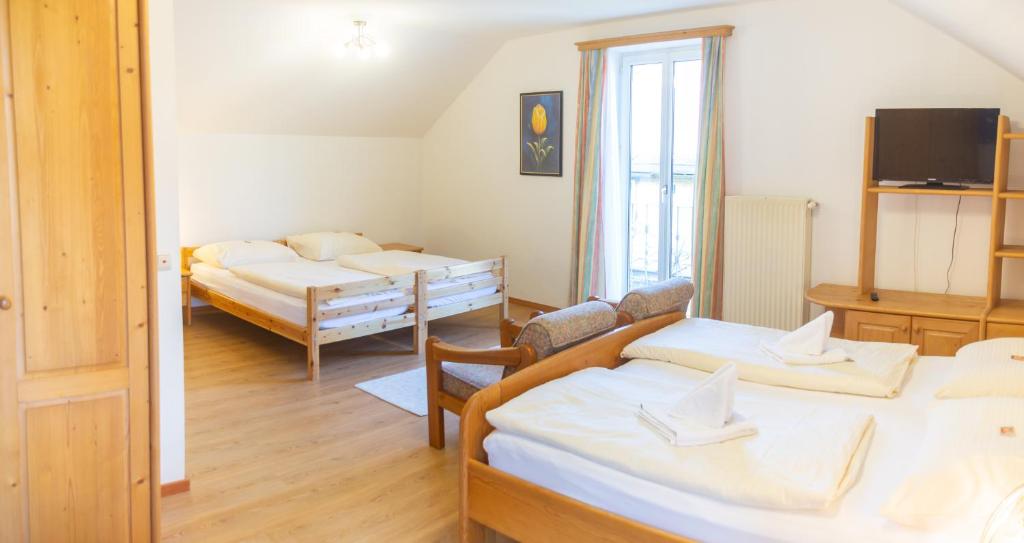 Postel nebo postele na pokoji v ubytování Hotel & Hostel Sandwirt