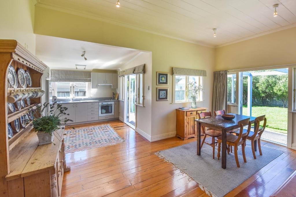 The Vicarage Martinborough - Resim 14