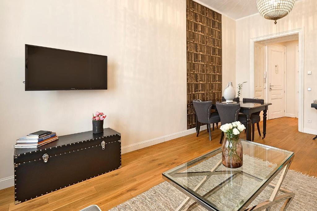 6 rooms - Apartamento Grande De Um Quarto