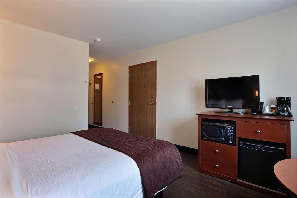 Postel nebo postele na pokoji v ubytování Super 8 by Wyndham Trois-Rivieres