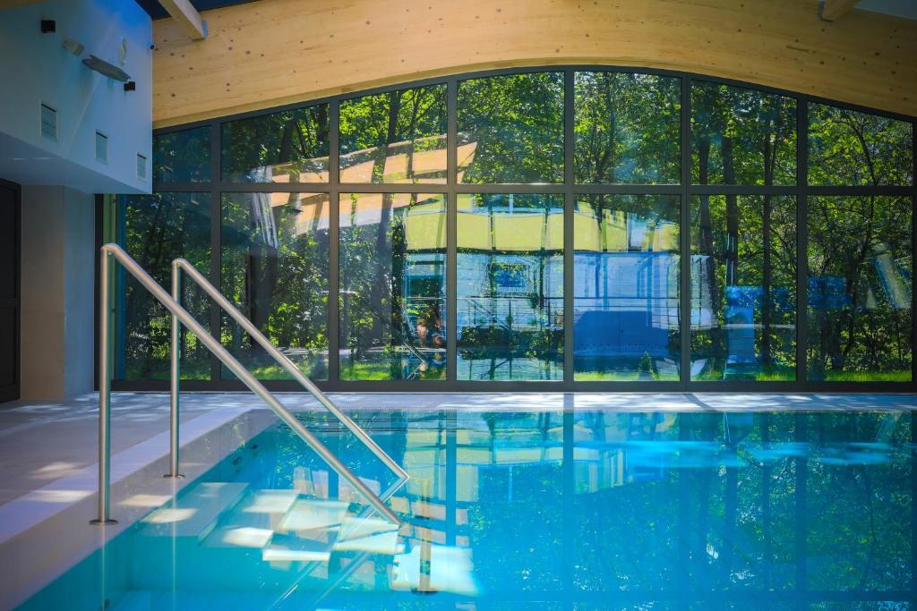 Bazén v ubytování Hotel *** NAT Ustroń nebo v jeho okolí