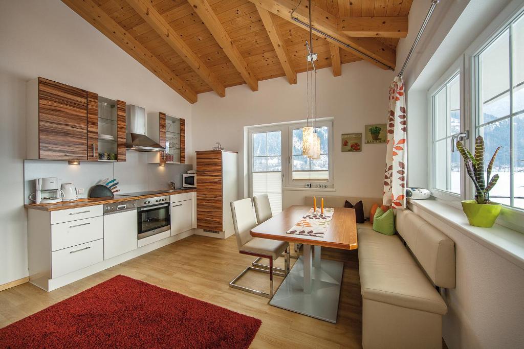 A kitchen or kitchenette at Appartements Zillertal Noten