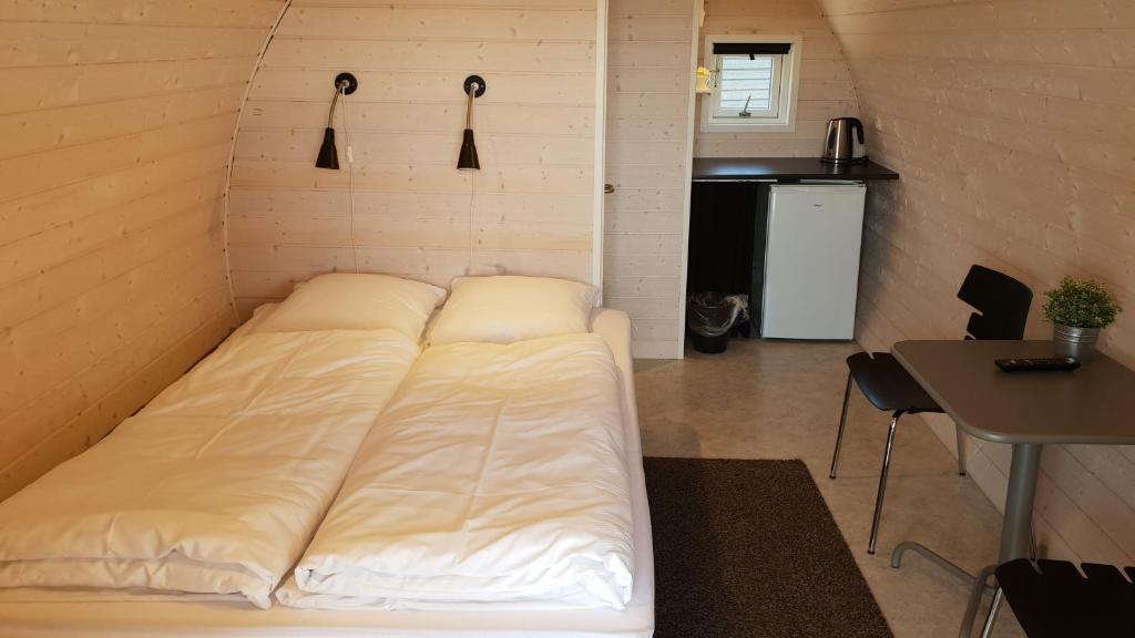 Postel nebo postele na pokoji v ubytování Hodde Kro