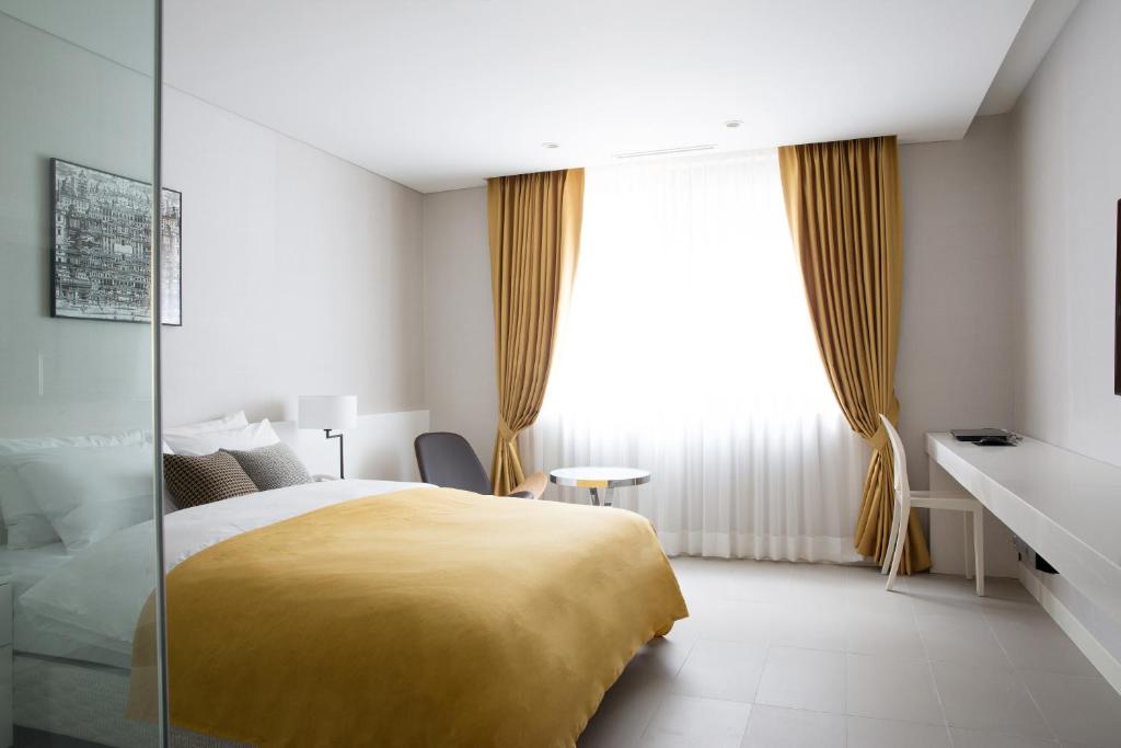 Postel nebo postele na pokoji v ubytování Hotel Mate Bundang