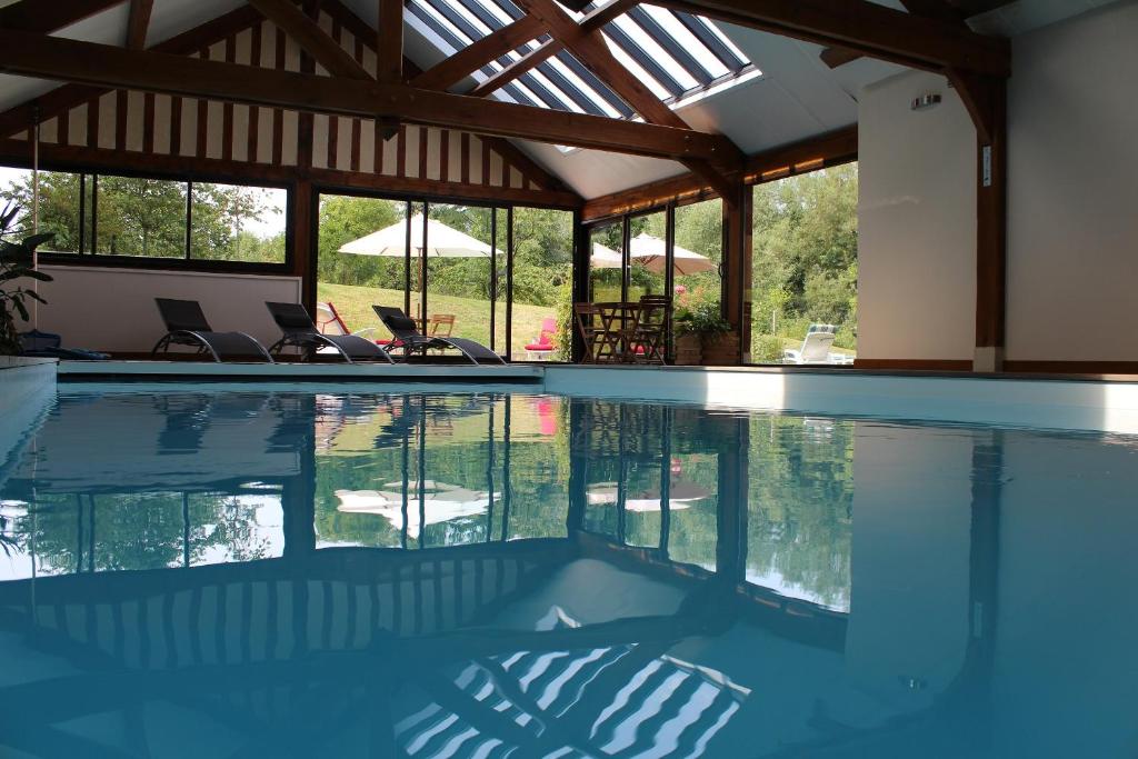 Bazén v ubytování B&B DeValpierre adult only nebo v jeho okolí