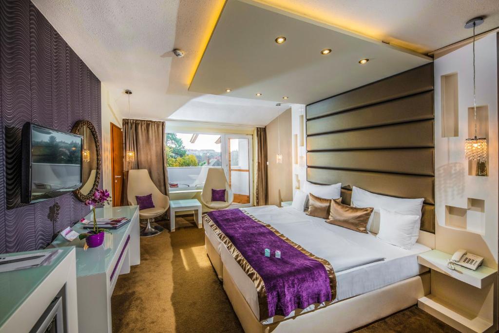 A bed or beds in a room at Residence Hotel Balaton