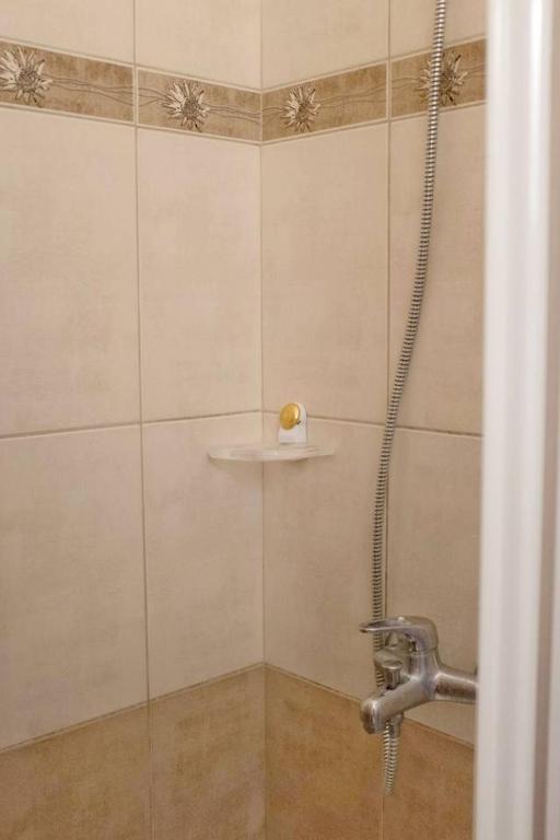 Nice & Quiet Apartment in Best Area - 12