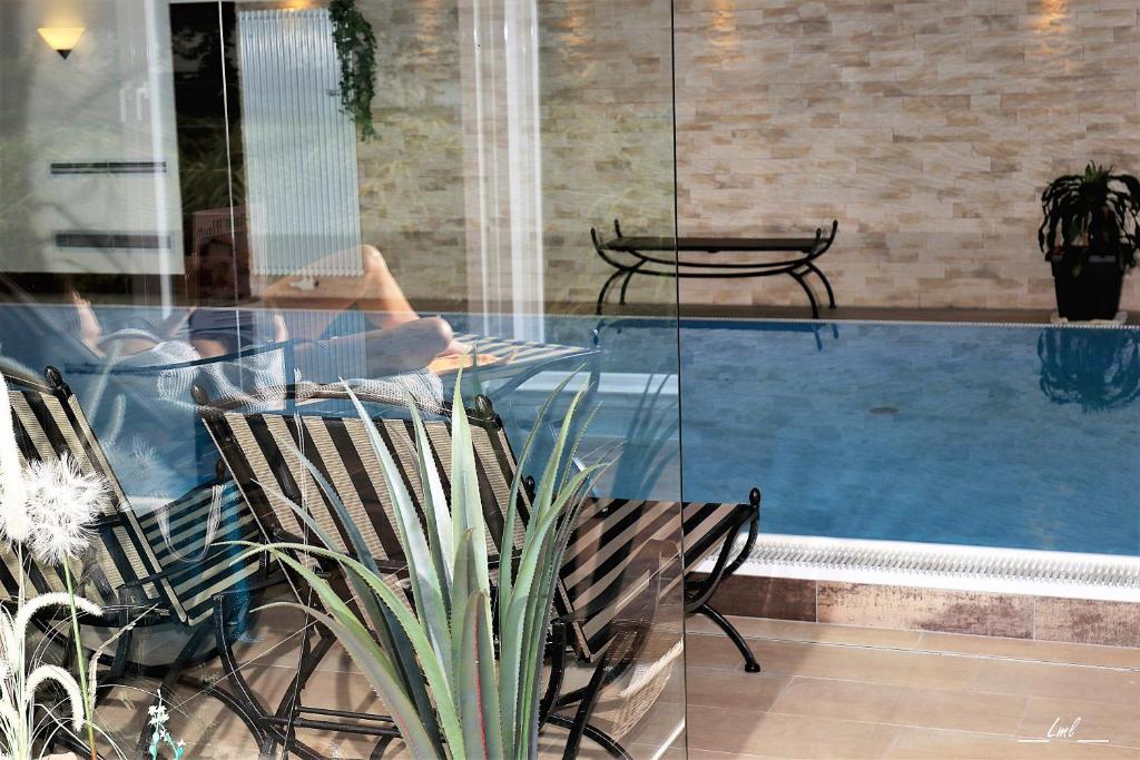 Bazén v ubytovaní Flairhotel am Wörthersee alebo v jeho blízkosti