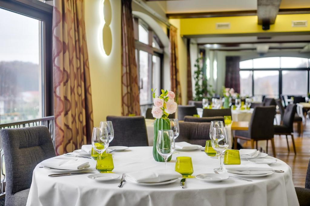 Restaurace v ubytování Hotel Irys by Derenivska Kupil