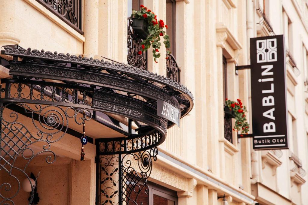 a building with a balcony and a sign on it at Bablin Butik Otel in Konya