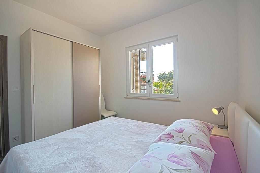 Uma cama ou camas num quarto em Apartman Topolino