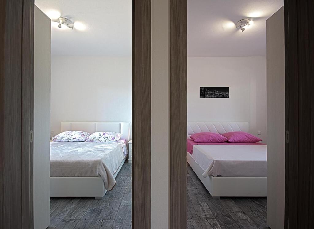 Uma cama ou camas num quarto em Apartman Topolino