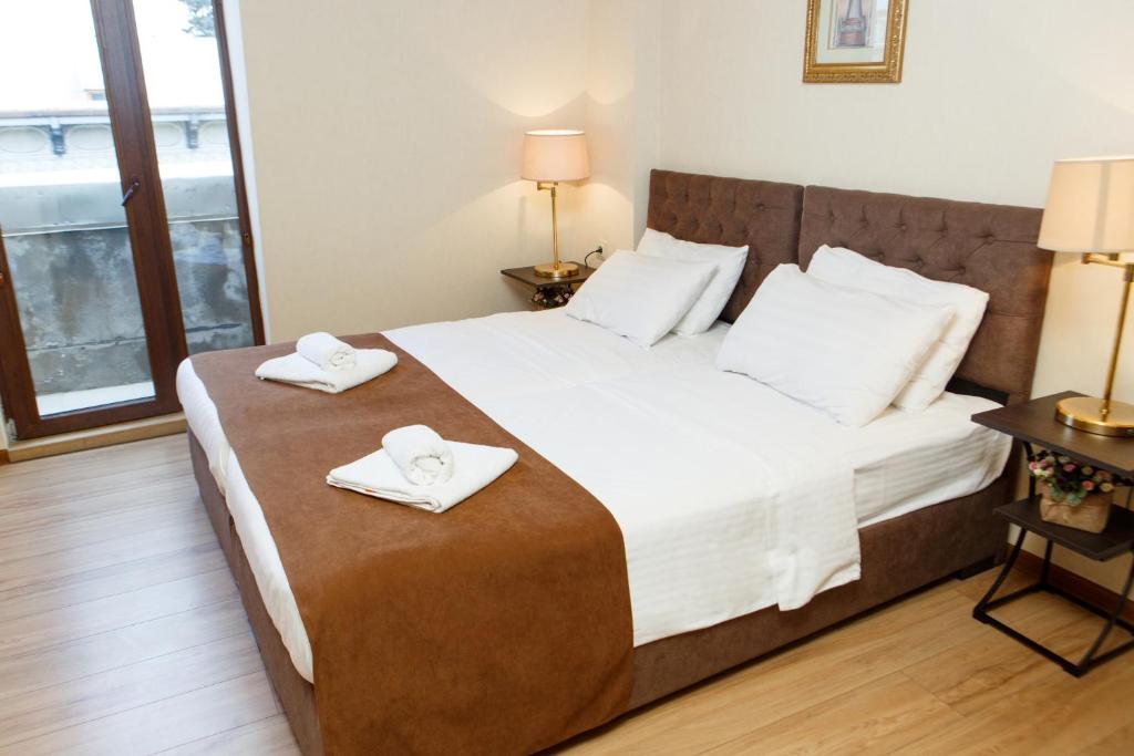 Postel nebo postele na pokoji v ubytování Hotel Arc Tbilisi