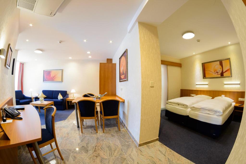 Hotel Boehler - Family Room (2 Adults + 2 Children)