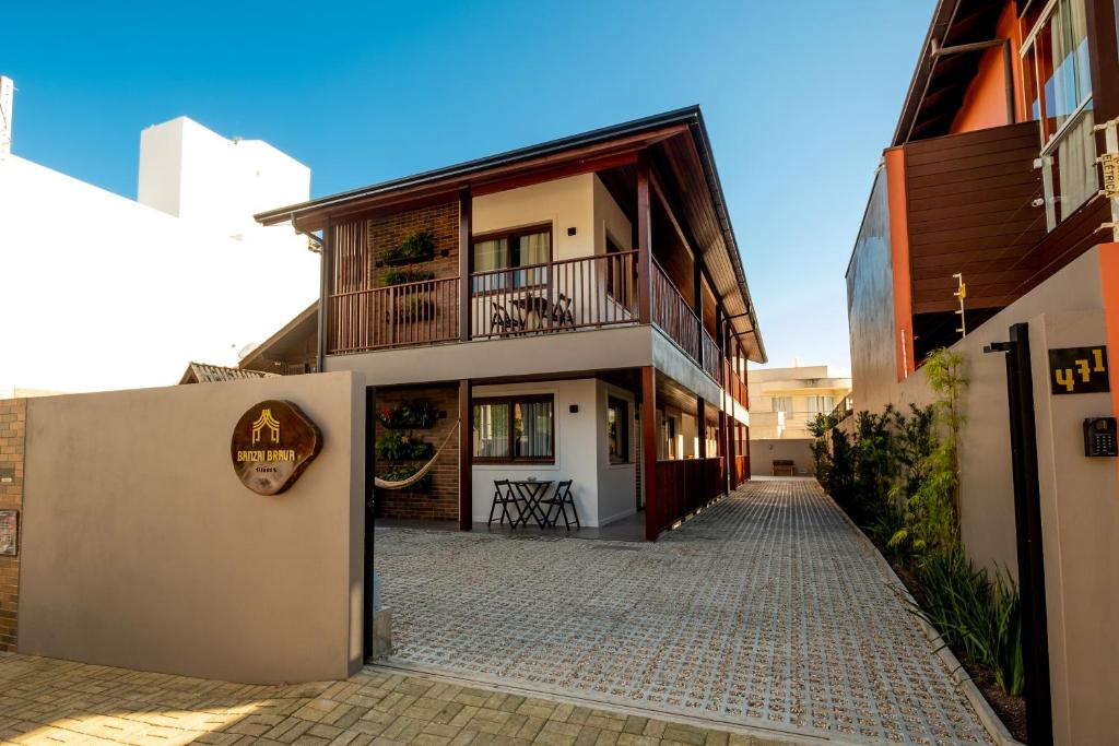 O edifício em que a casa de hóspedes se localiza