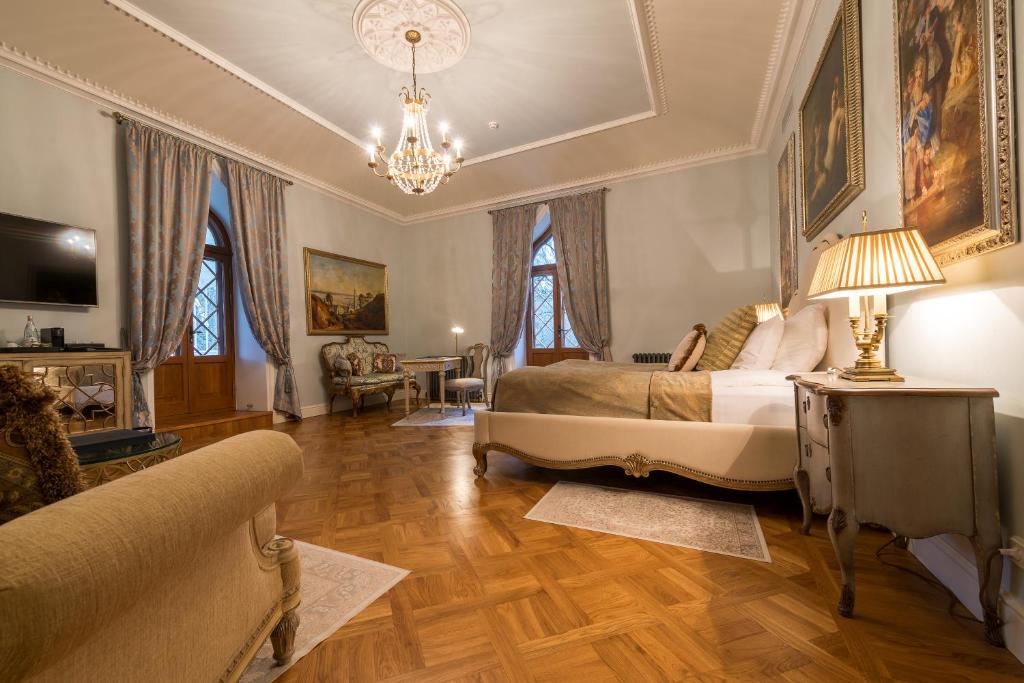 TV a/nebo společenská místnost v ubytování Schloss Fall, Keila-Joa