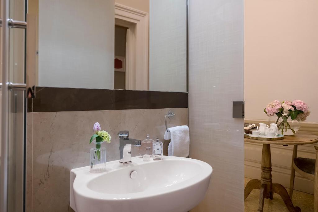 A bathroom at Boutique Hotel Atelier '800
